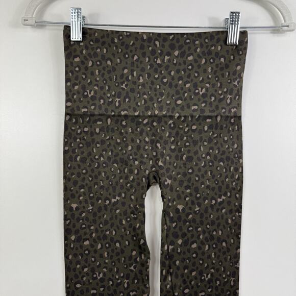 SPANX New Look at Me Now Seamless Leggings in Olive Leopard Small Athletic - Picture 6 of 11